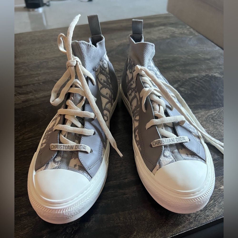 The Walk'n'Dior sneaker is crafted in gray Dior Oblique technical mesh.